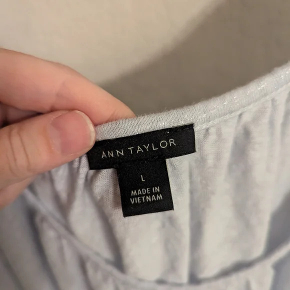 Ann Taylor 100% Linen Shimmery Light Blue Blouse - Picture 2 of 3